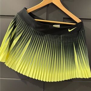 Nike Women's Black and Yellow Gradient Pleated Skirt Size L.